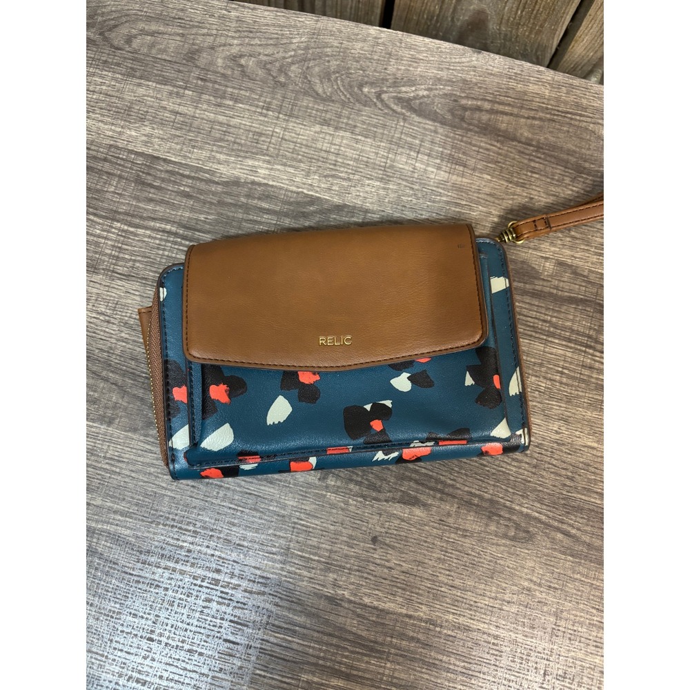 Relic Teal Abstract Floral Print Wristlet Wallet Cognac Brown Trim Zip Around